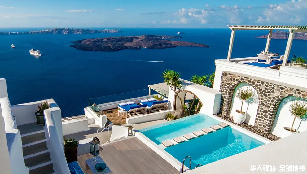 iconic-santorini-hotel-021.jpg